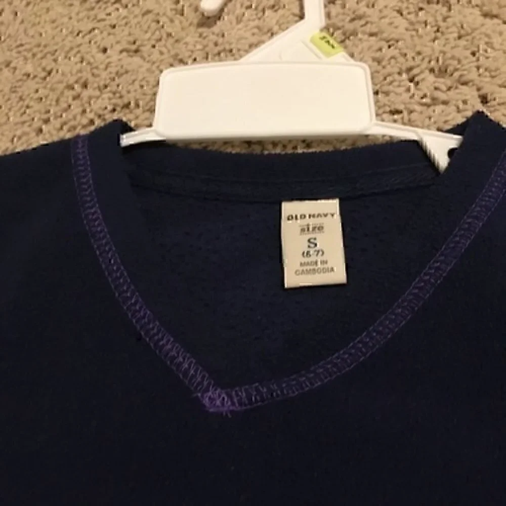 Old Navy Girls size small 6/7  navy top